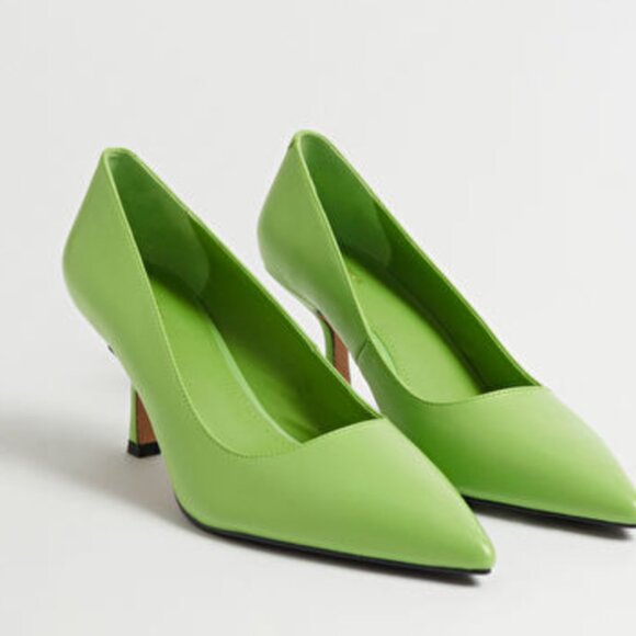 Classic Pointed Leather Pumps - Picture 1 of 5